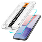Folie de sticlă Spigen Glas.tR EZ Fit HD pentru iPhone 15 – imagine 2