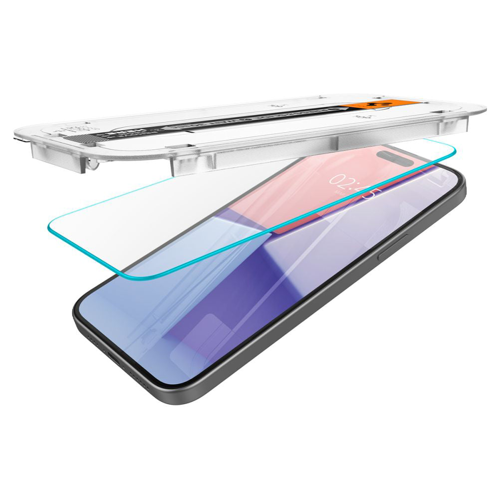 Folie de sticlă Spigen Glas.tR EZ Fit HD pentru iPhone 15 – imagine 4