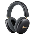 Căști wireless GUESS Metal Script Logo negre, vedere din unghi cu logo metalic