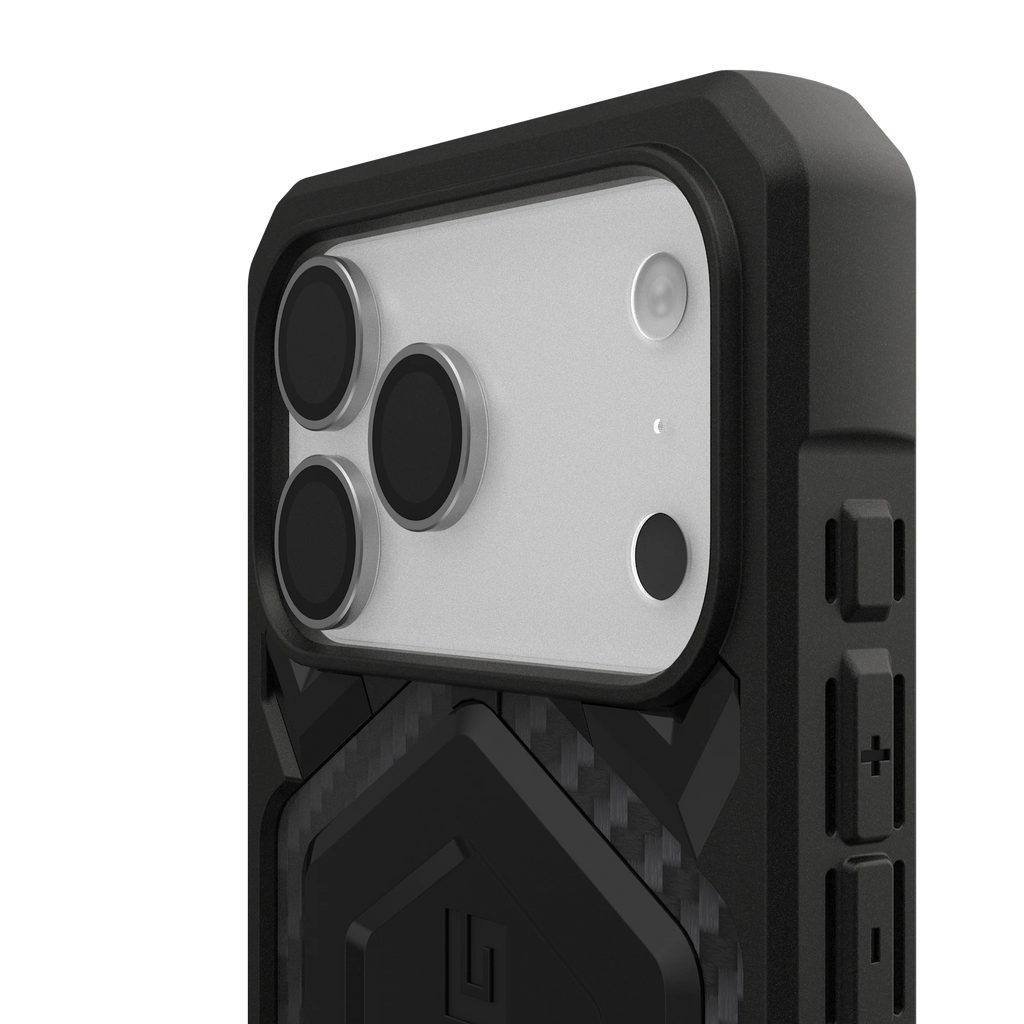 UAG Lens Shield Titanium montat pe un telefon cu husă UAG ilustrativă, husa nu este inclusă